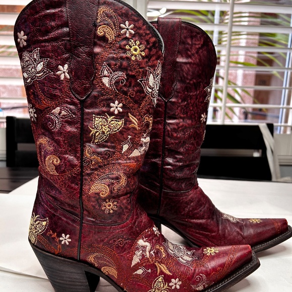 Lucchese 1883 Women's Burgundy Embroidered Cowboy Boots - Picture 2 of 8
